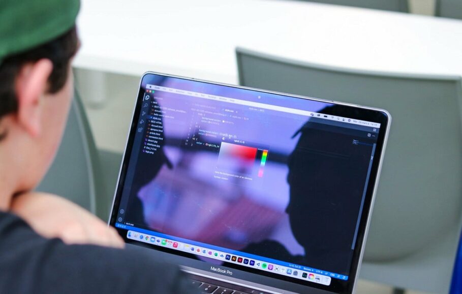 SPRING CODE CAMP&nbsp;: Deux semaines pour s’initier aux bases du langage informatique