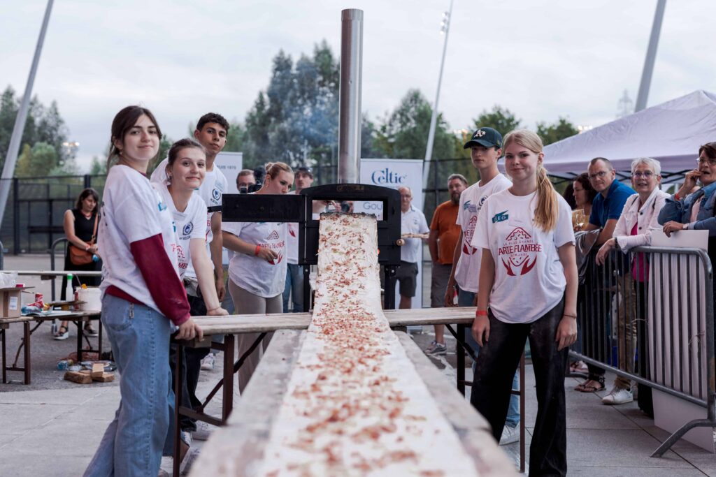 La plus grande tarte flambée du monde 
Crédit photo : Jonathan Marchal