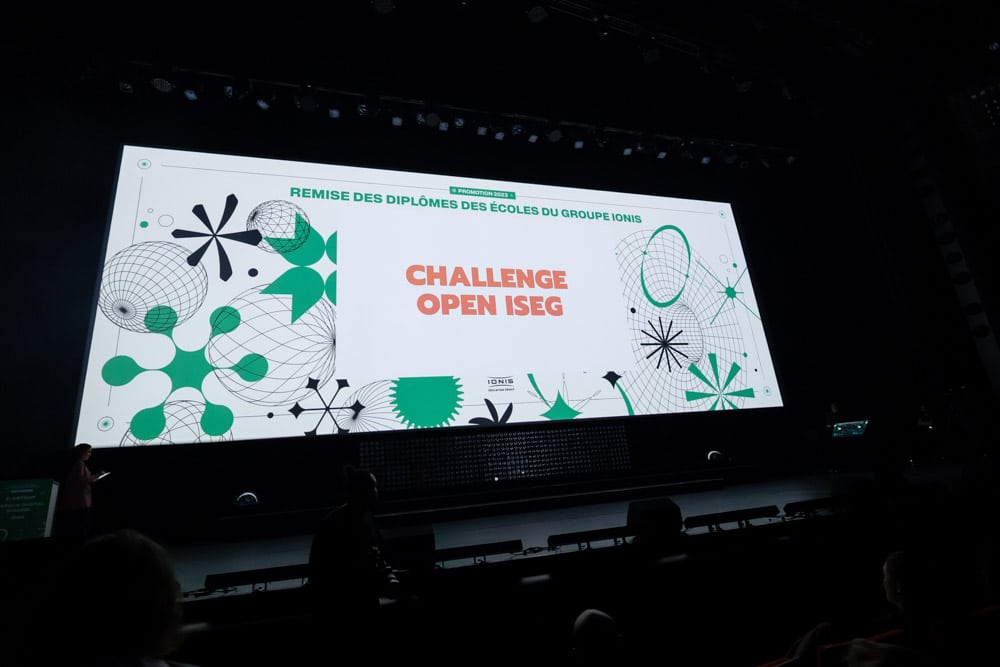 Le dévoilement du podium de l'Open ISEG sur la scène du Palais des Congrès de Paris