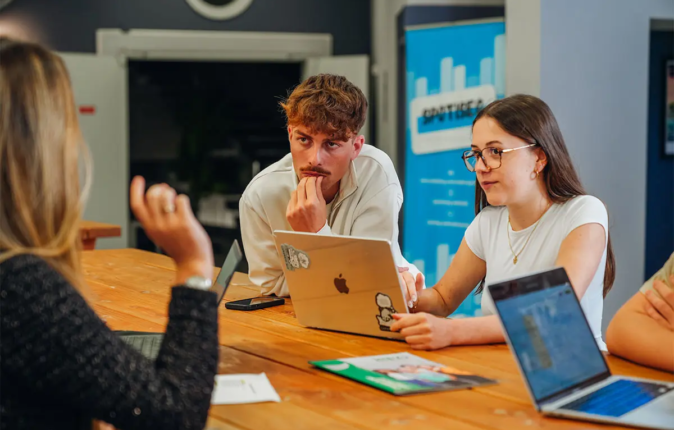 Pourquoi faire un Master ou MBA communication en alternance ?